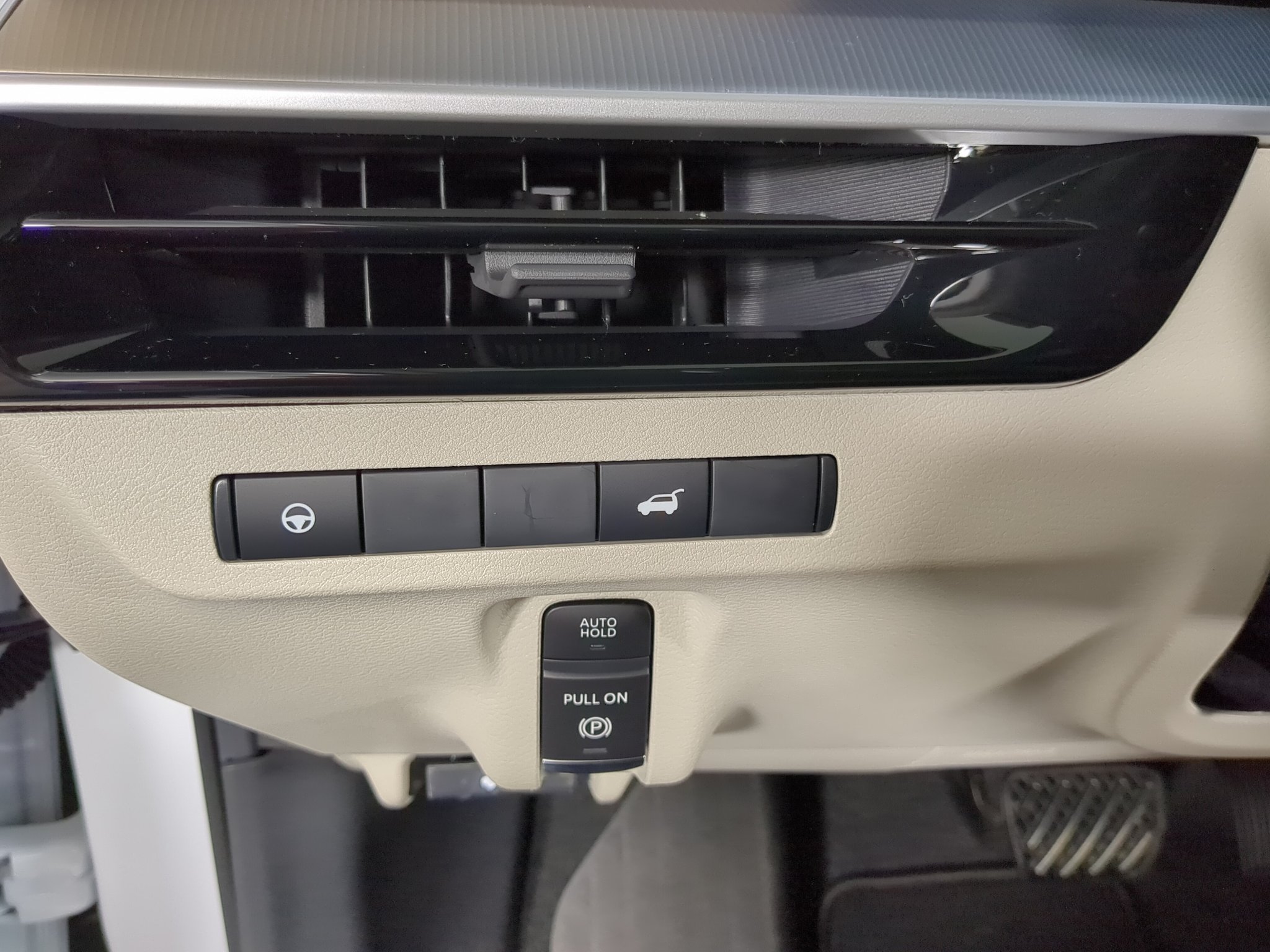 New 2027 Everest White Pearl TriCoat Nissan Platinum image 32