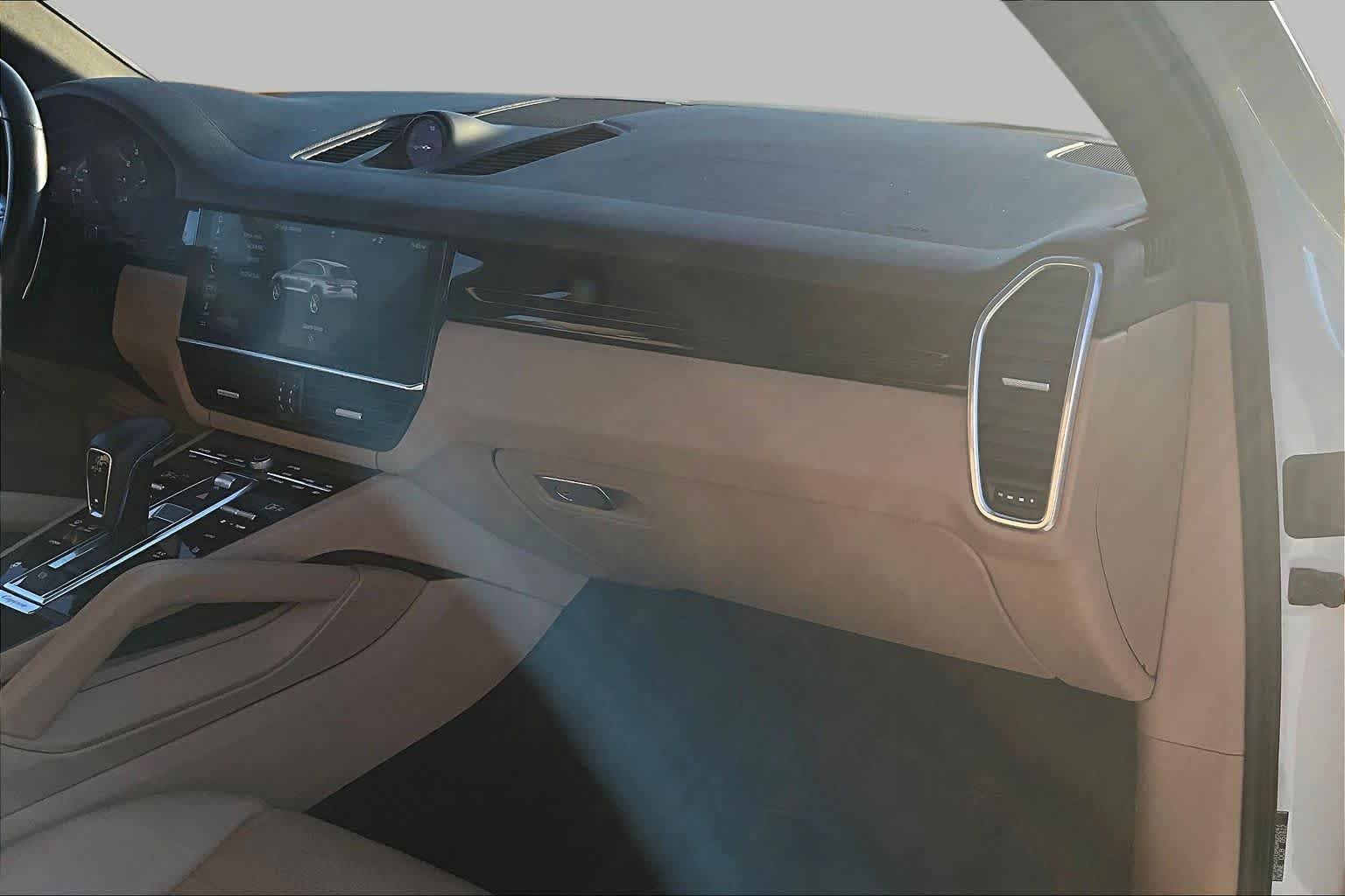 Used 2019  Porsche  image 17