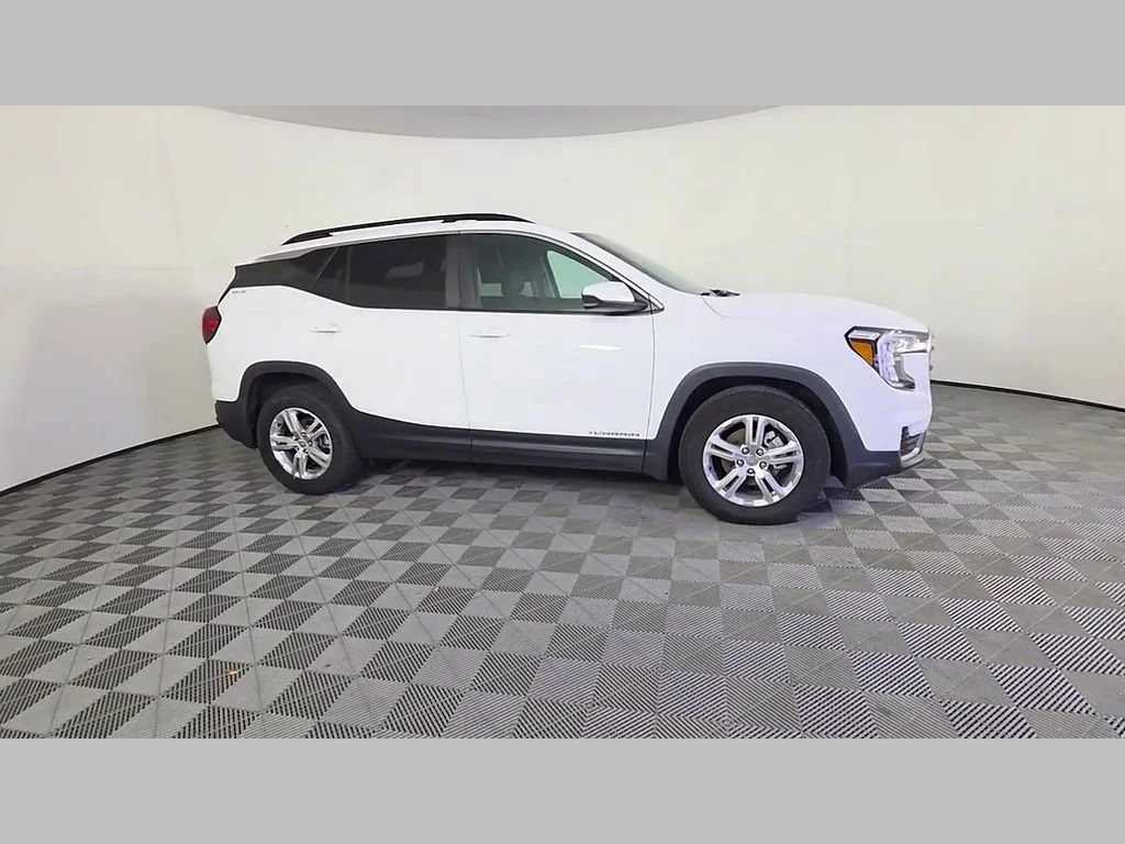 Used 2022 Summit White GMC SLE image 34