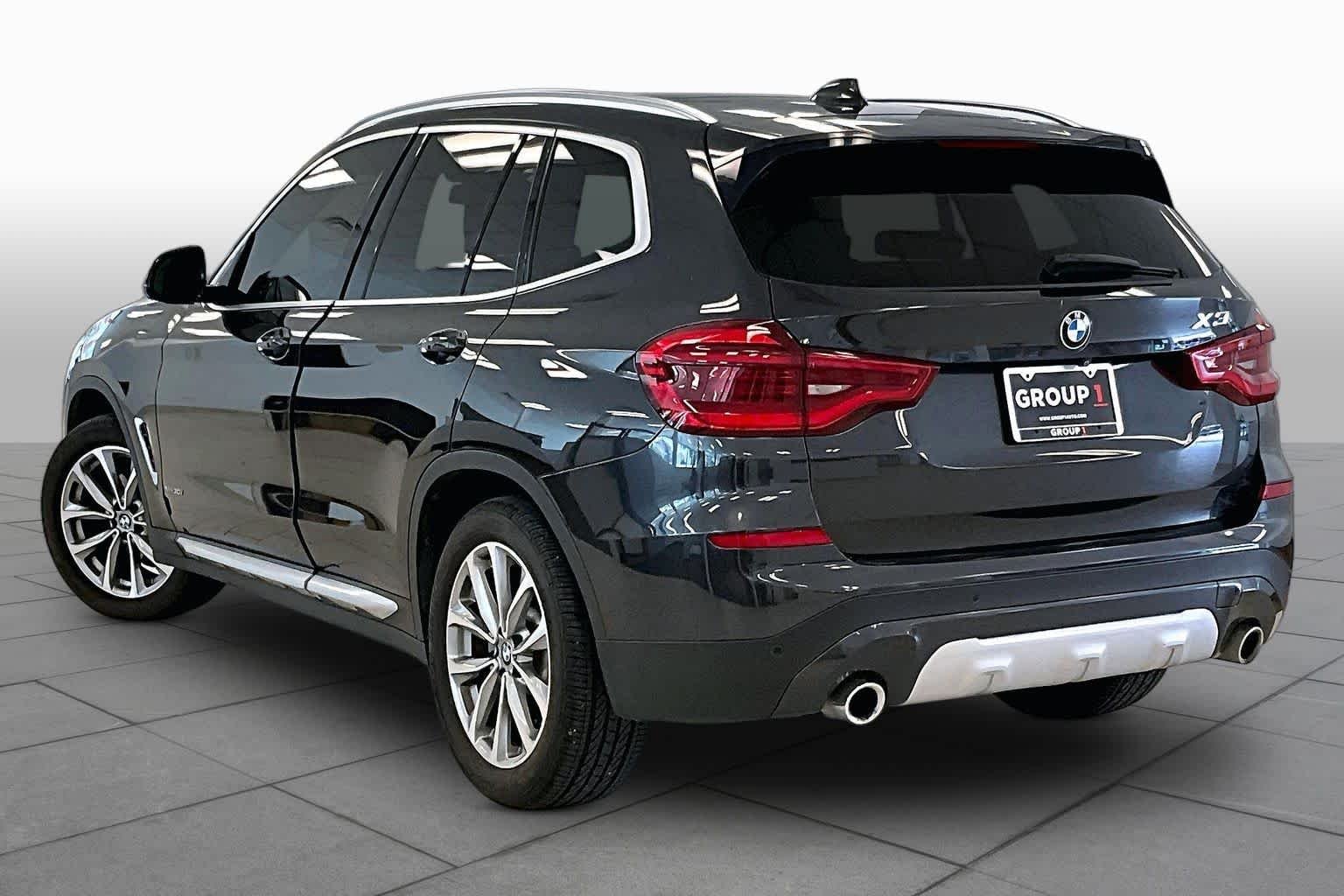 Used 2018 Dark Graphite Metallic BMW xDrive30i image 11