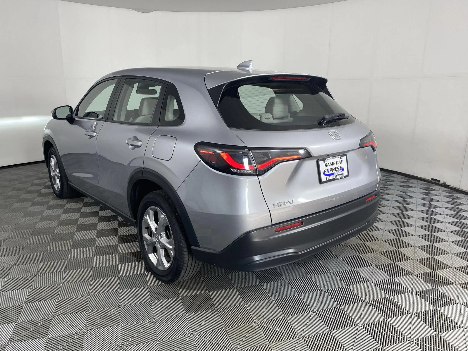 Used 2024 Lunar Silver Metallic Honda LX image 7