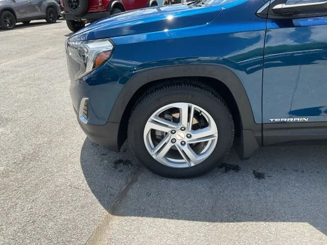 Used 2019 Blue Emerald Metallic GMC  image 23