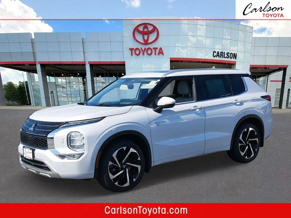 2023 Mitsubishi Outlander Plug-in Hybrid SEL S-AWC's photo