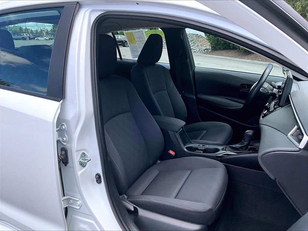 Used 2025 White Toyota LE image 11