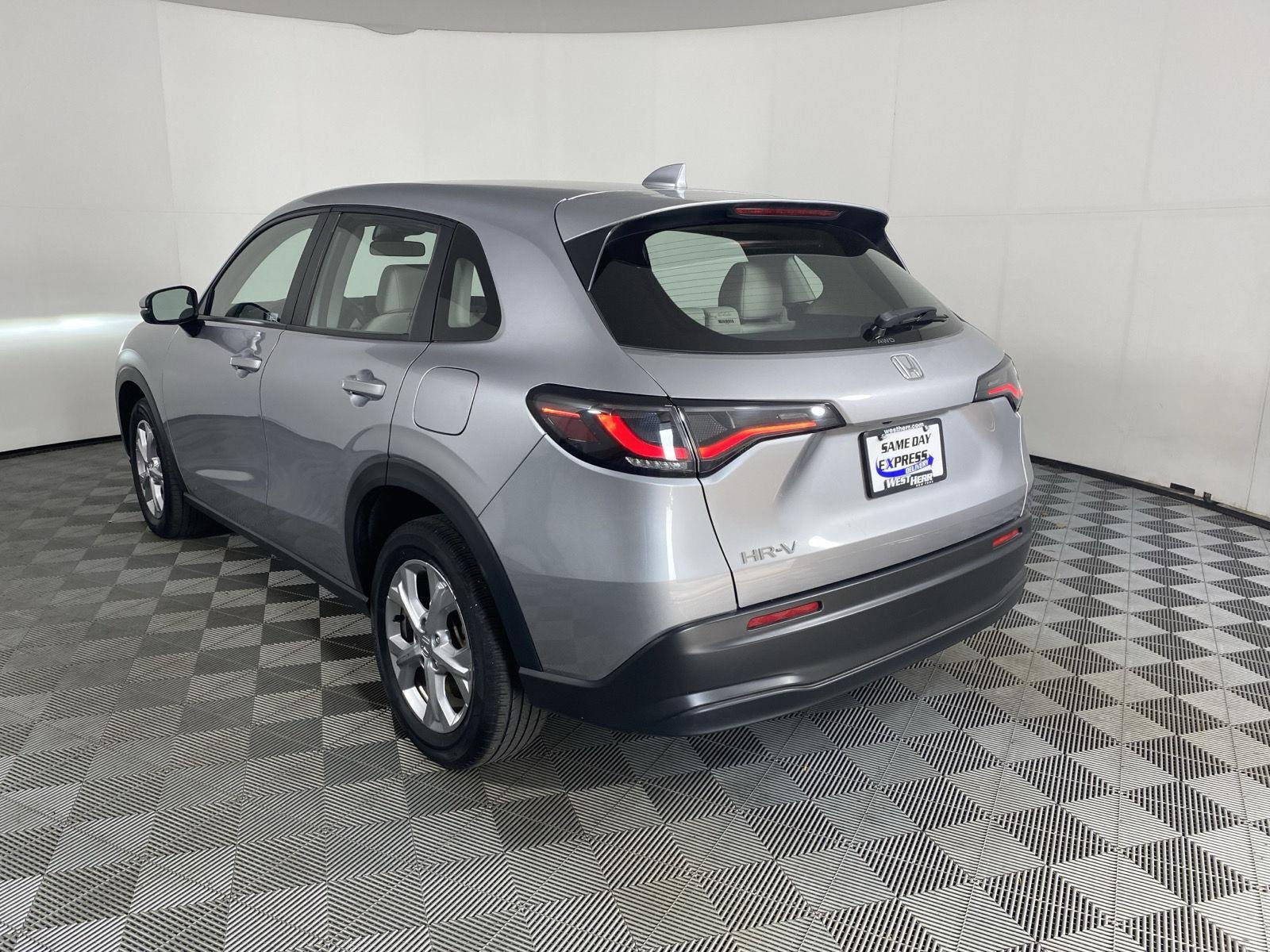 Used 2024 Lunar Silver Metallic Honda LX image 7