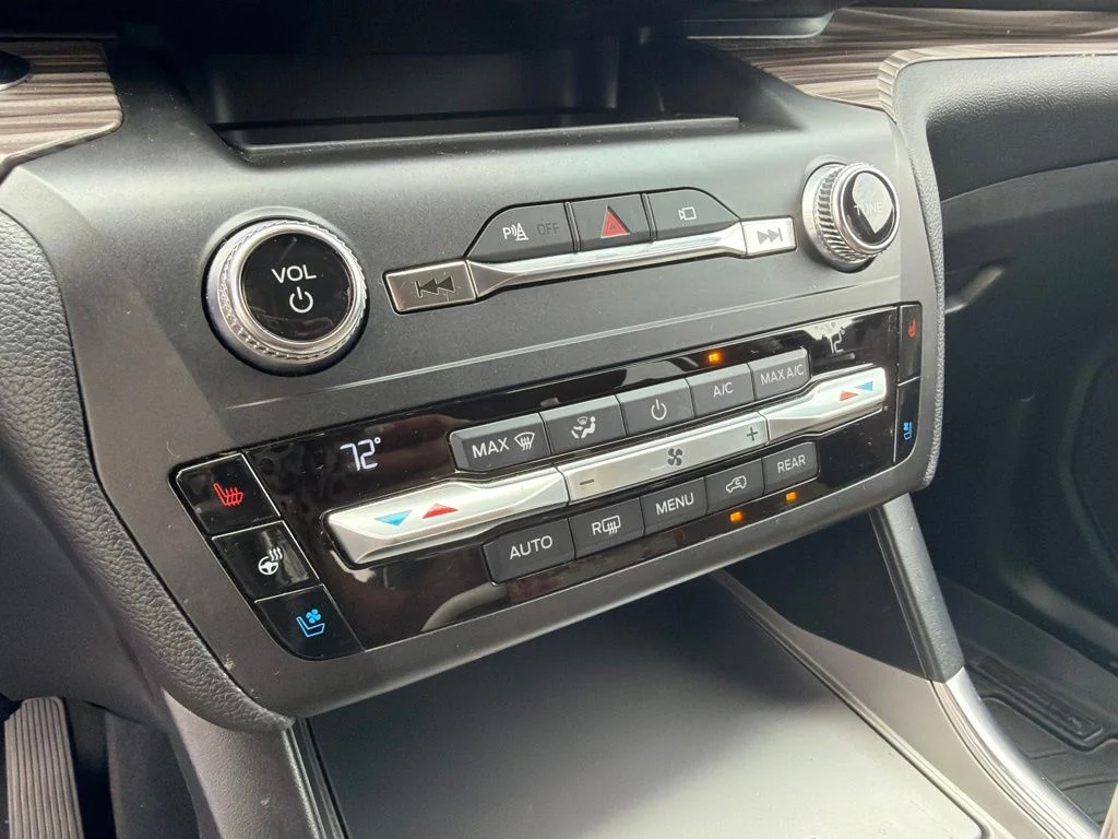 Used 2020 White Ford Limited image 21