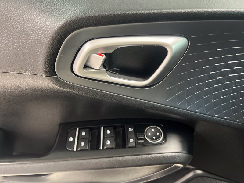 Used 2020 Silver Kia S image 19