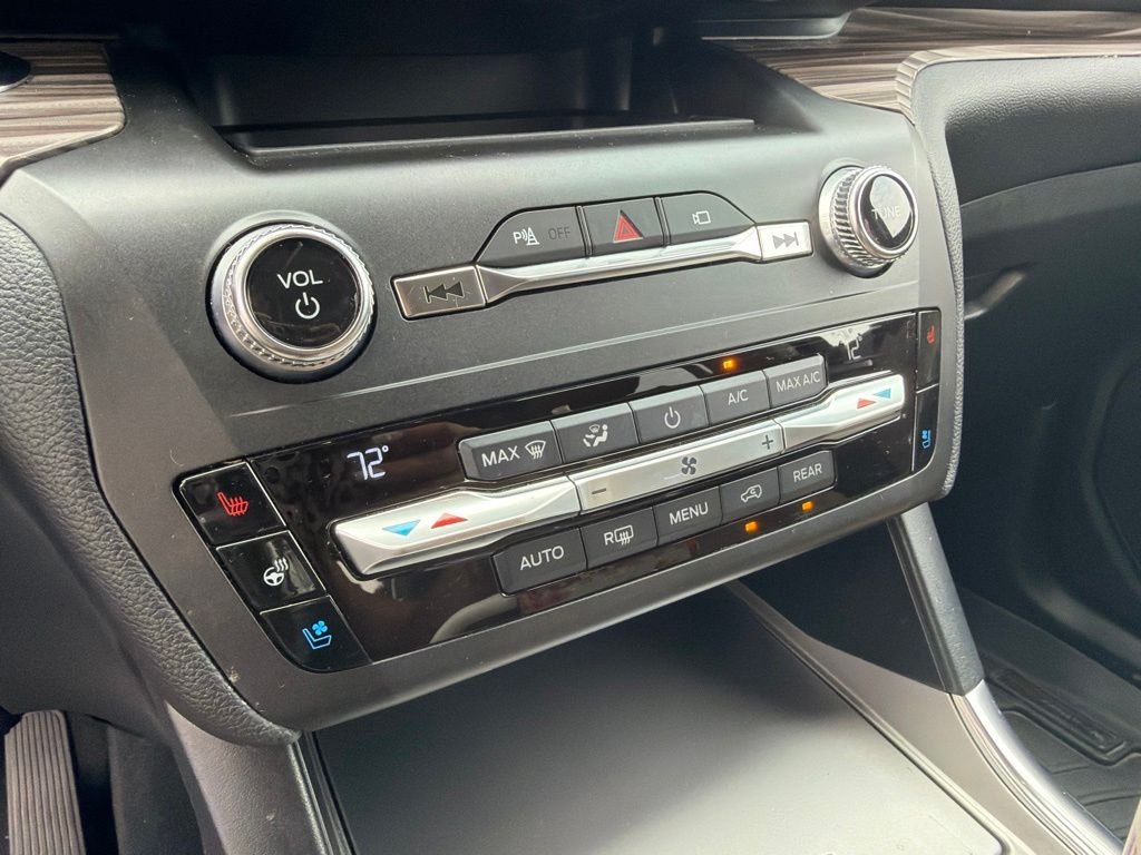 Used 2020 White Ford Limited image 21