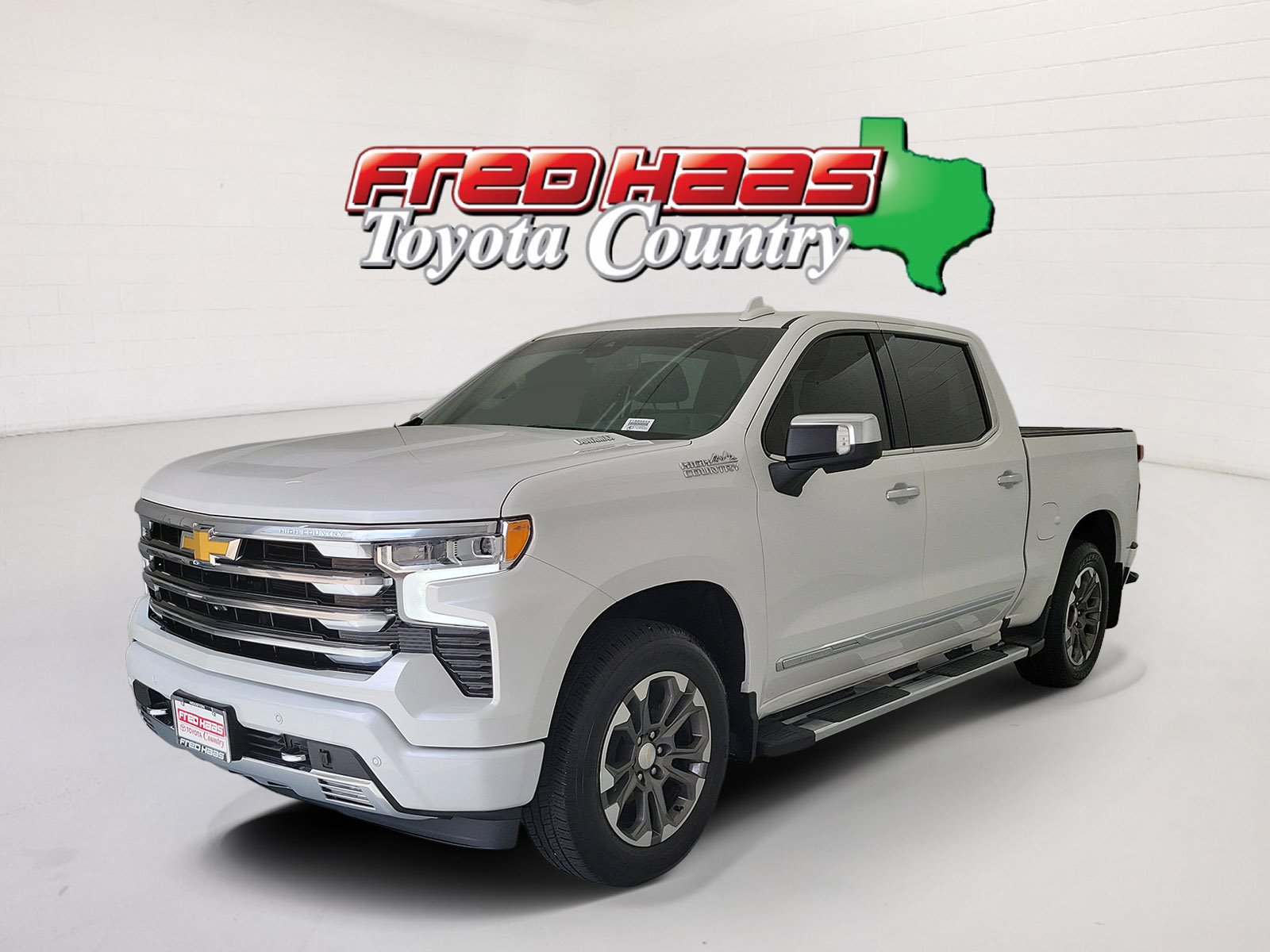 Used 2023 Iridescent Pearl Tricoat Chevrolet High Country image 1