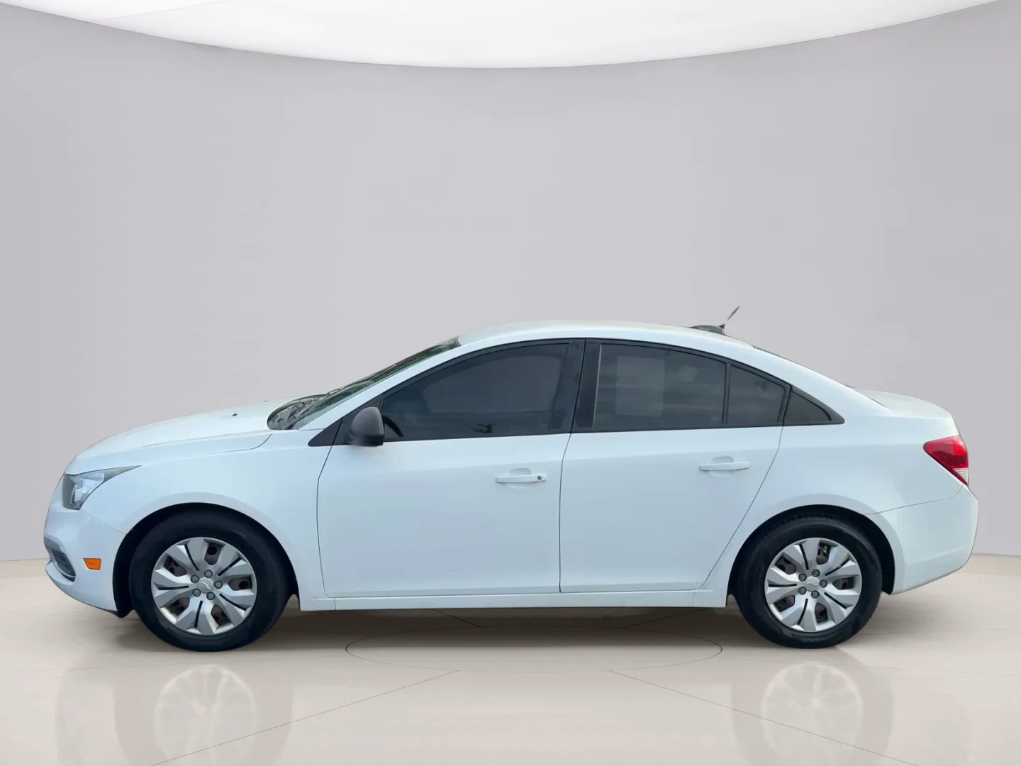 Used 2015 White Chevrolet L image 2