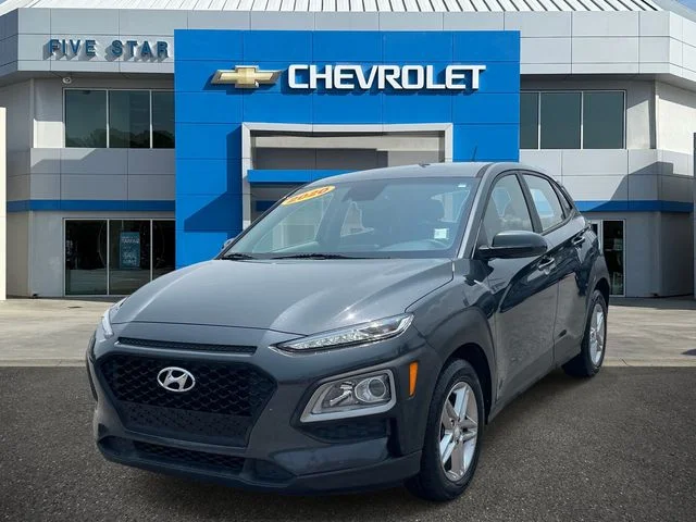 Used 2020 Gray Hyundai SE image 3