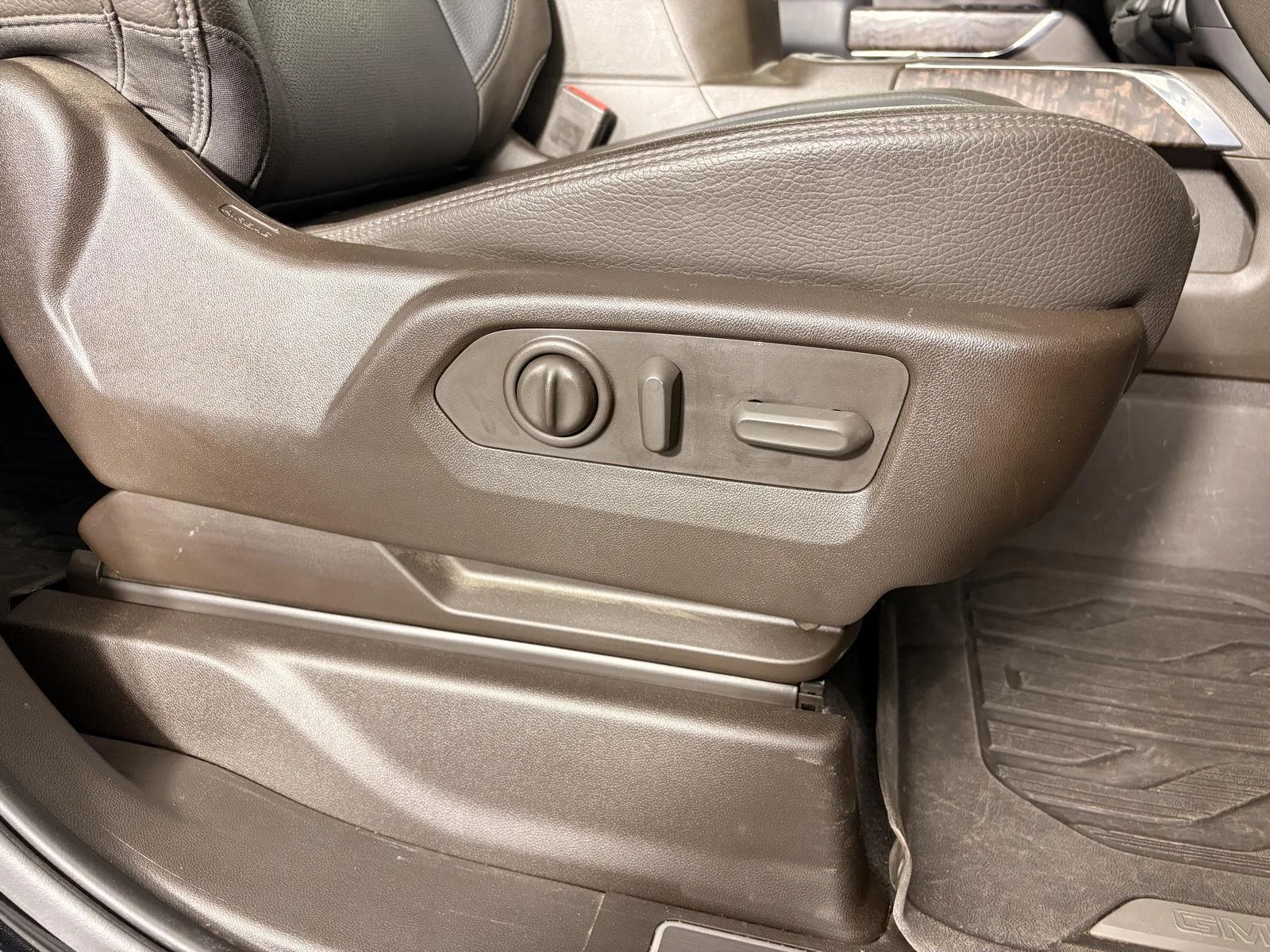 Used 2023 Onyx Black GMC Denali DRW image 26