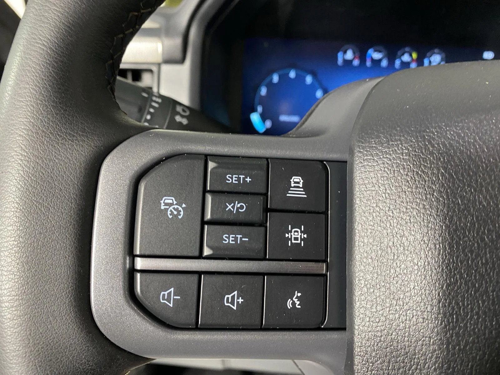 Used 2025 Gray Ford LARIAT image 15