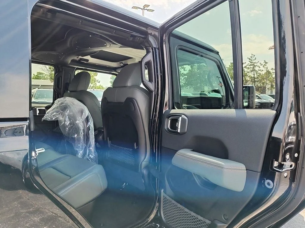 New 2026 Black Clear-Coat Exterior Paint Jeep Mojave X image 34