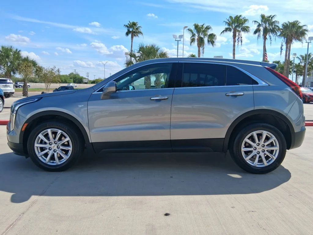 Used 2023 ARGENT SILVER METALLIC Cadillac FWD Luxury image 3