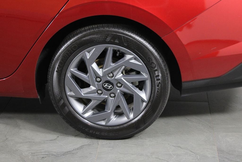 Certified Used 2024 Red Hyundai Blue image 15