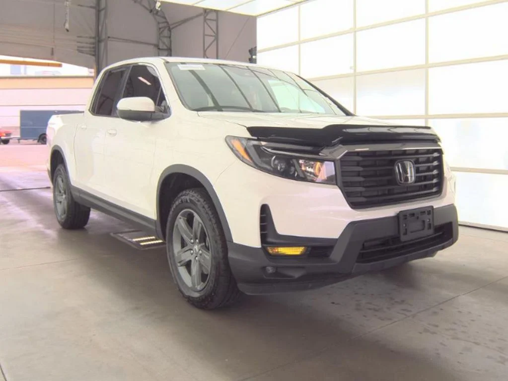 Used 2023 Platinum White Pearl Honda RTL image 4