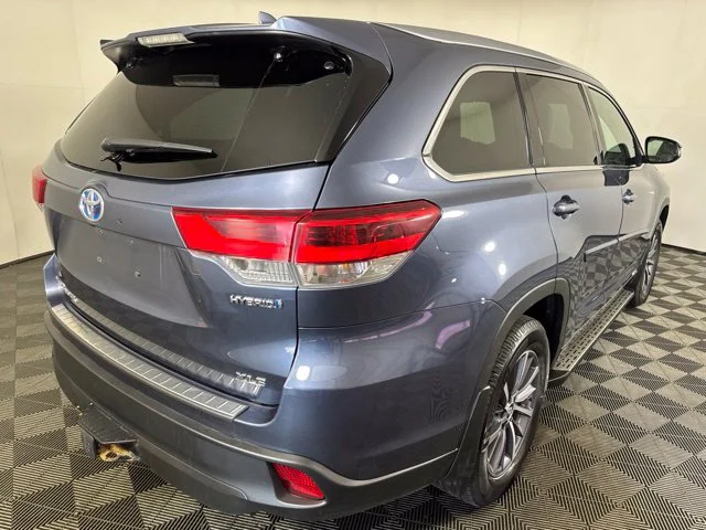 Certified Used 2018 Shoreline Mist Toyota XLE image 3