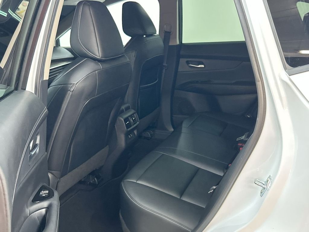 Used 2025 White Pearl Nissan SL image 17
