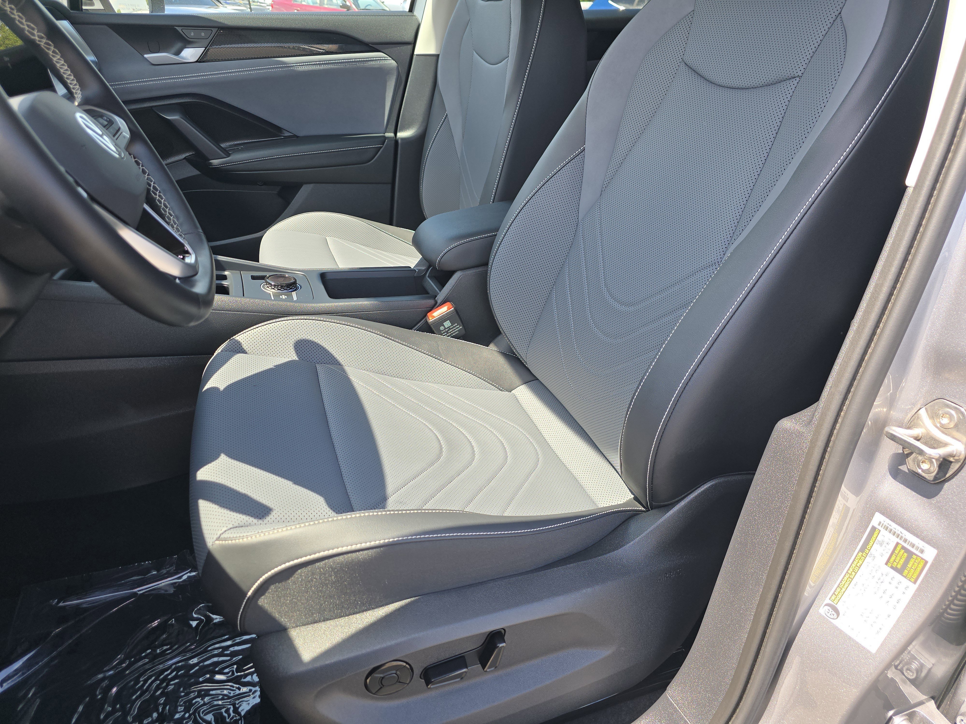 New 2025 Pyrite Silver Metallic Volkswagen SE image 19
