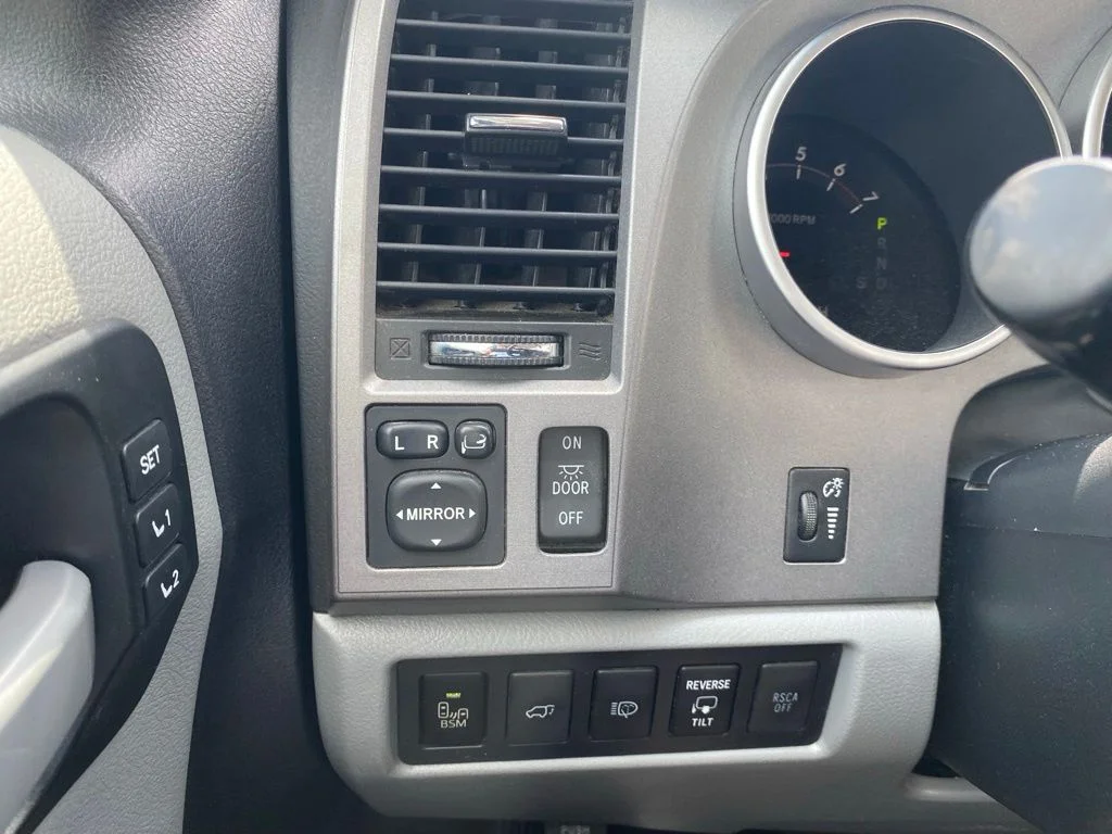 Used 2012 White Toyota Platinum image 23