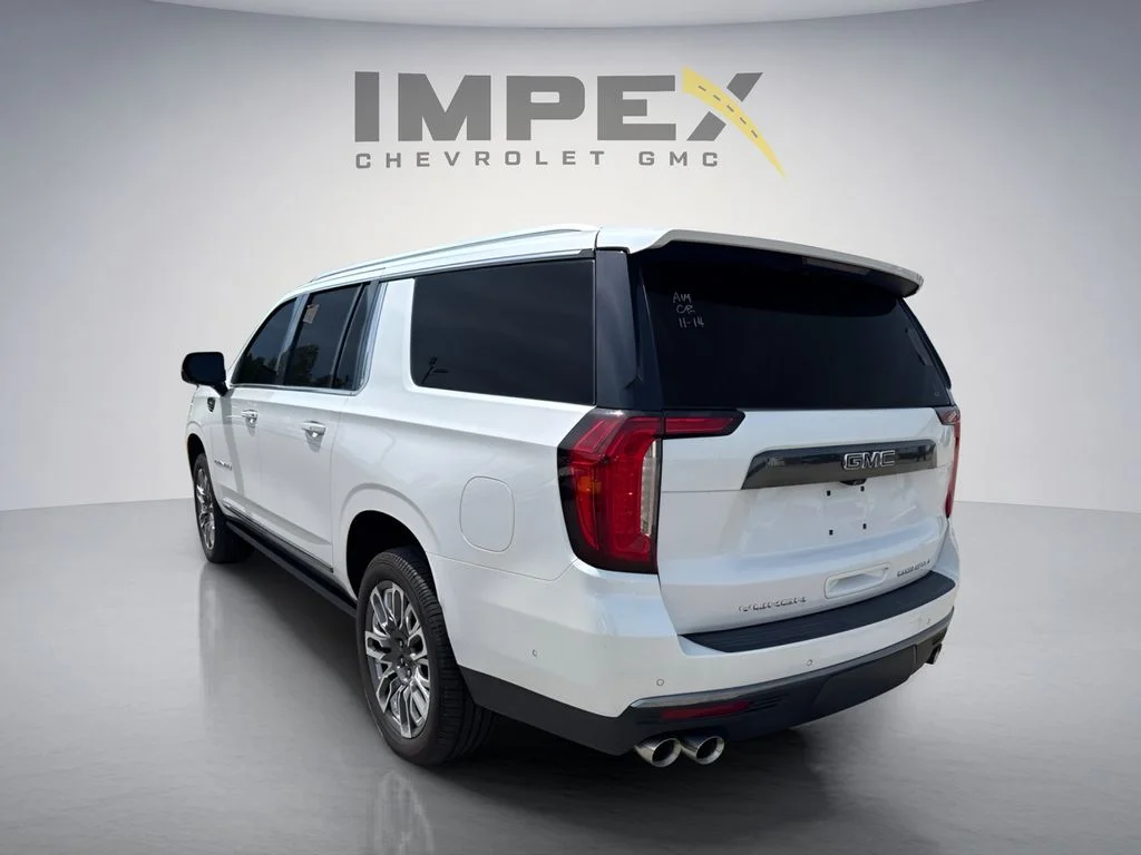 Used 2023 White GMC Denali Ultimate image 3