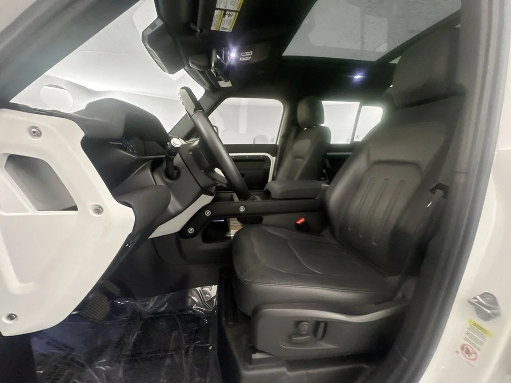 Certified Used 2022 White Land Rover X-Dynamic SE image 20