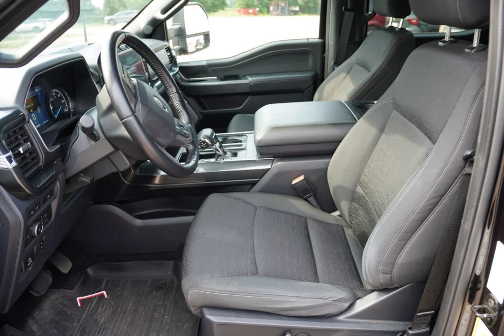 Used 2022 Black Ford XLT image 4