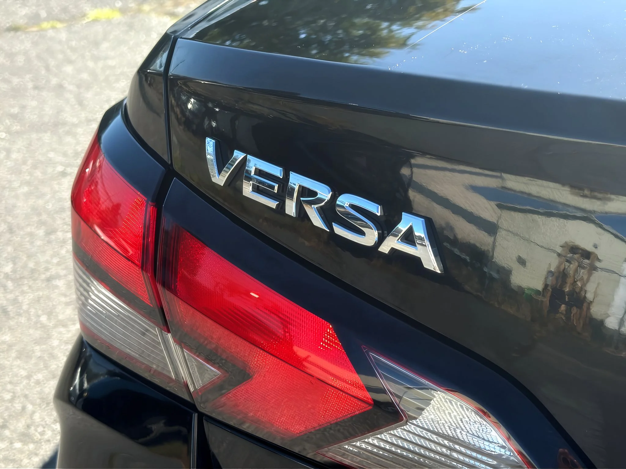 2024 Nissan Versa Sedan SV - Photo 9