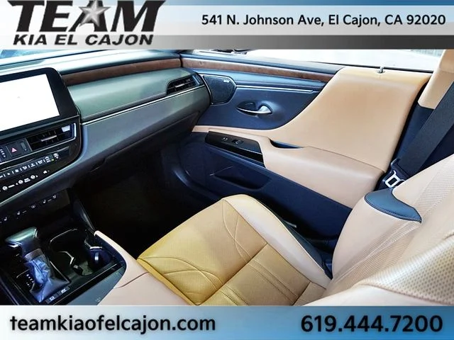 Used 2024 White Lexus 300h Ultra Luxury image 26