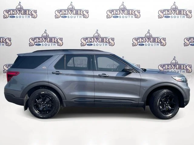 Used 2023 Gray Ford Timberline image 2