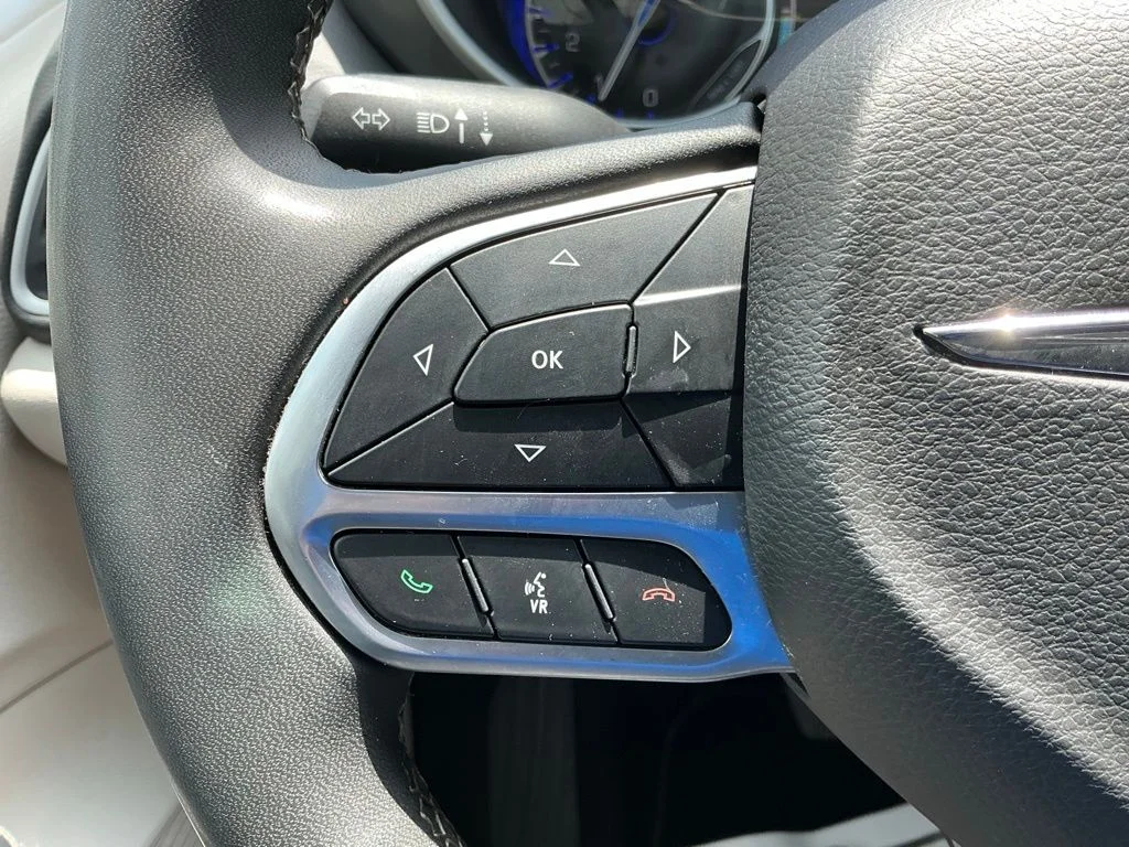Used 2023 Black Chrysler Touring L image 35