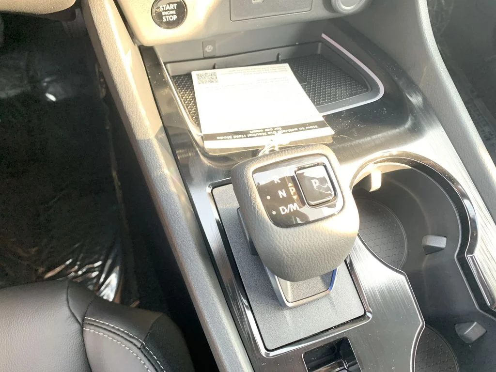 Used 2024 White Nissan SL image 20