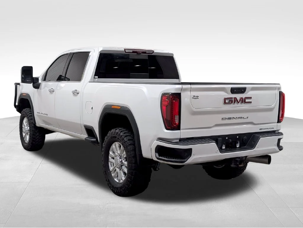 Used 2022 White Frost Tricoat GMC Denali image 29
