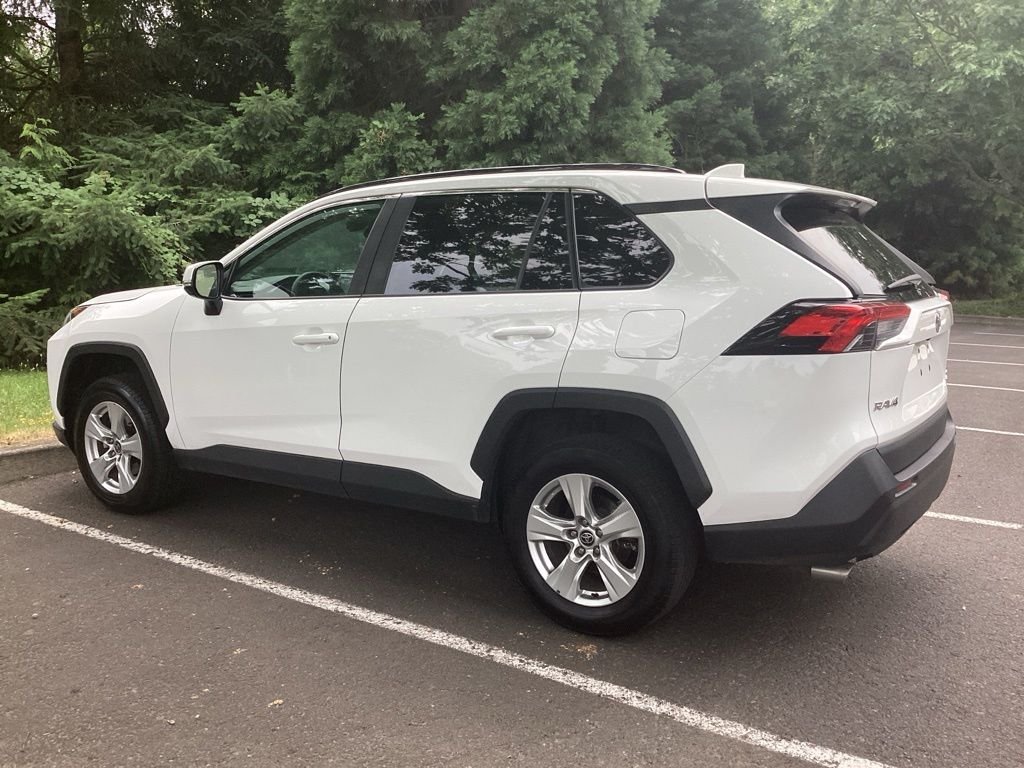 Used 2021 White Toyota XLE image 10