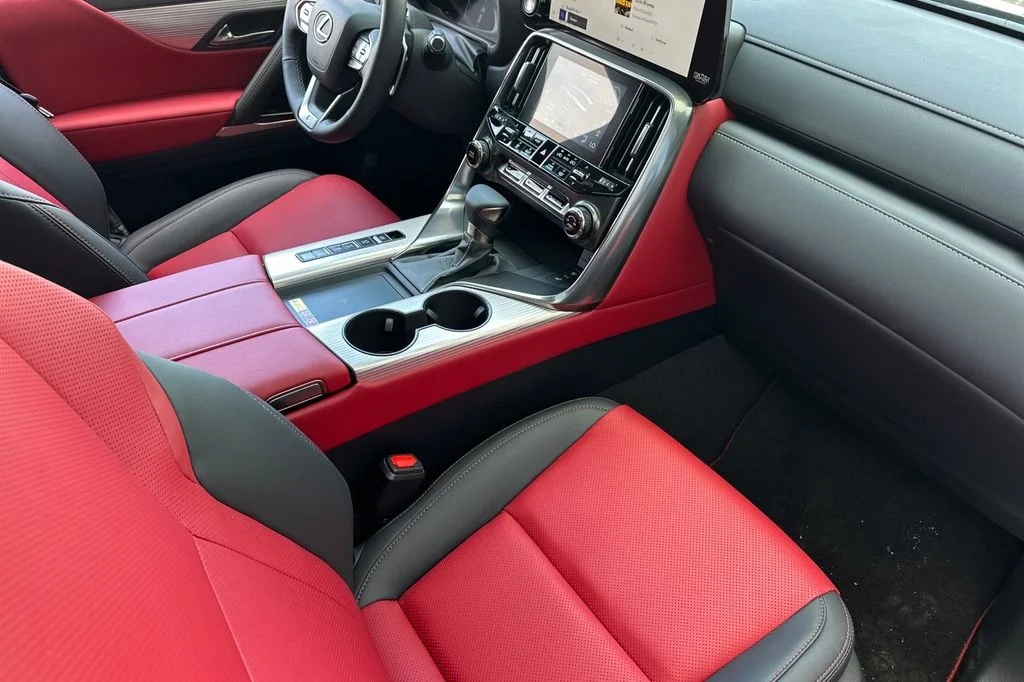 2026 Lexus LX 600 F-Sport - Photo 17
