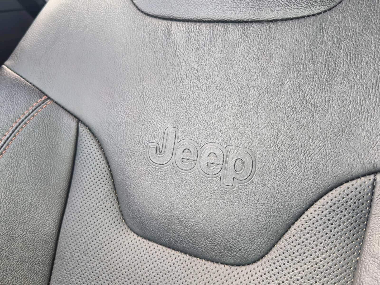 Used 2022 Bright White Clearcoat Jeep Limited image 31