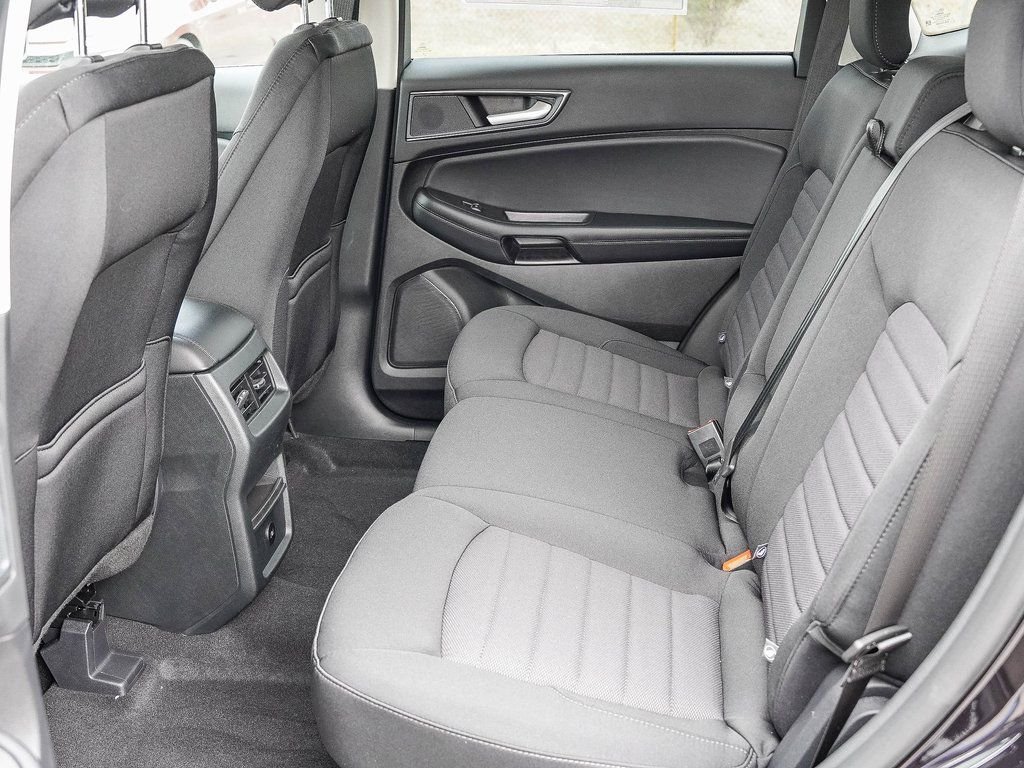New 2024 Agate Black Metallic Ford SE image 17