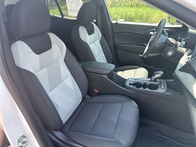 Used 2024 White Chevrolet LS image 27