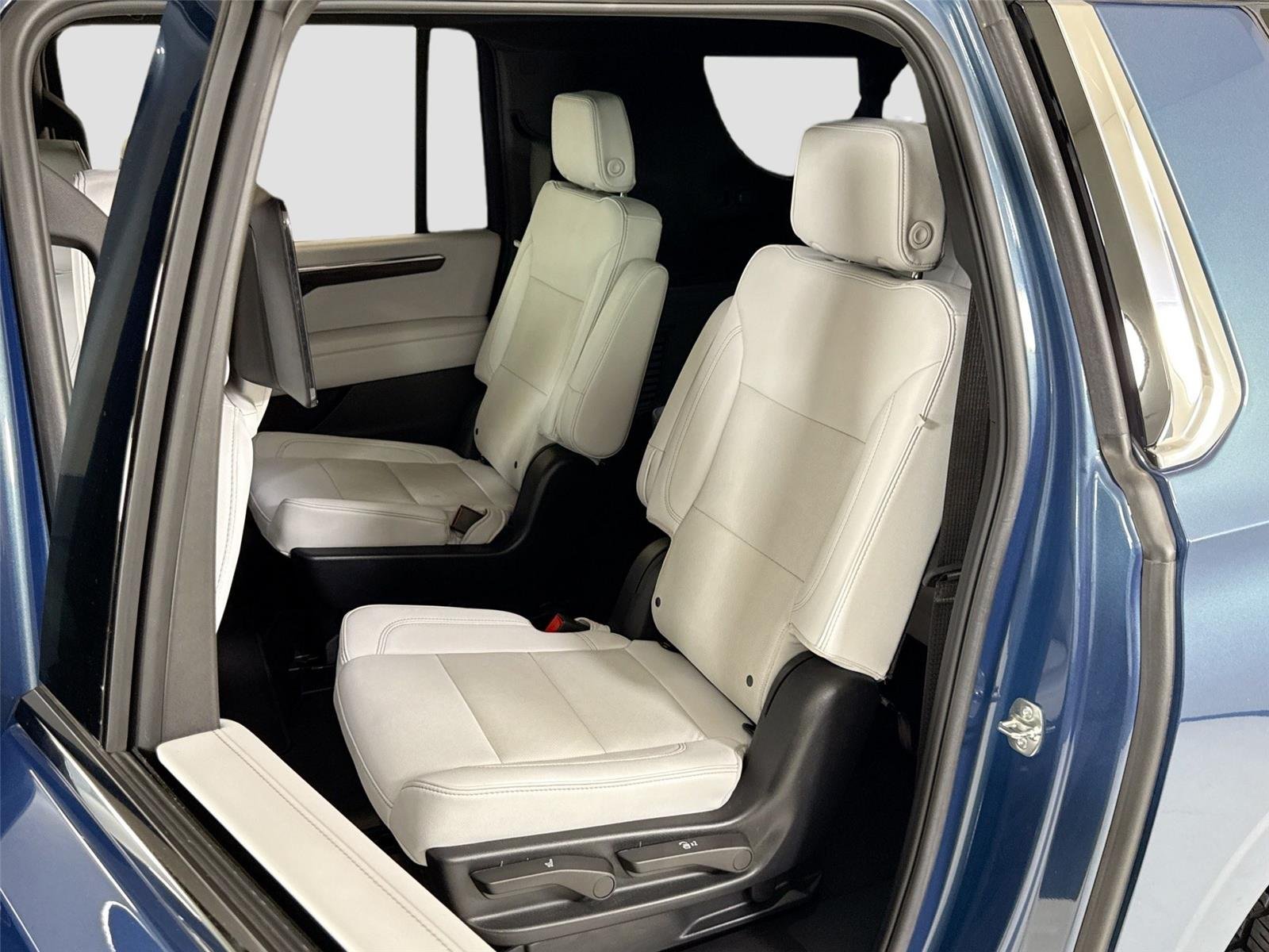 Used 2025 Lakeshore Blue Metallic Chevrolet Premier image 26