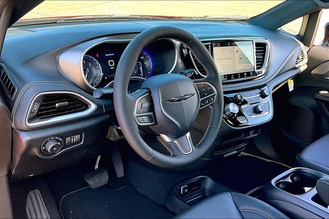 New 2026 Chrysler Pacifica Select 4D Passenger Van