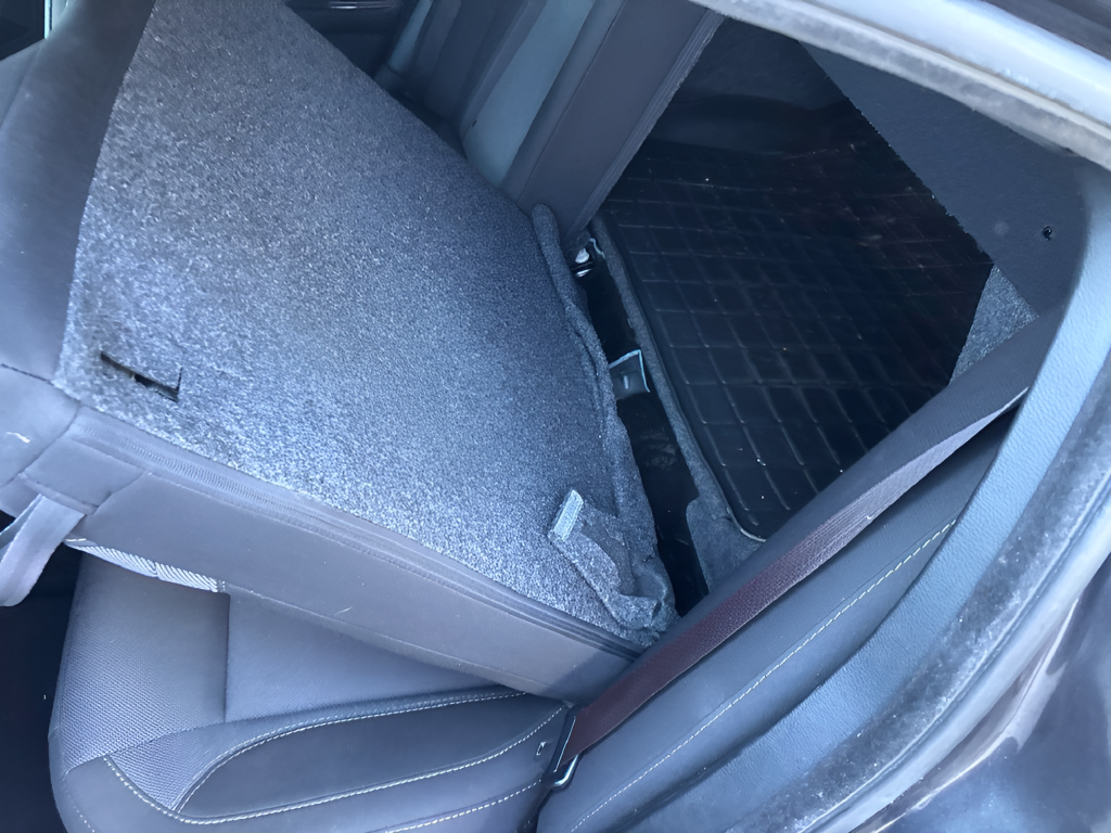Used 2019 Gray Dodge SXT image 34