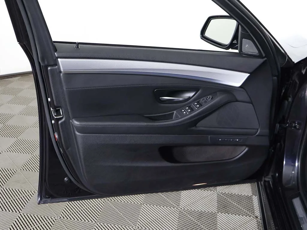 Used 2015 Carbon Black Metallic BMW 550i image 24