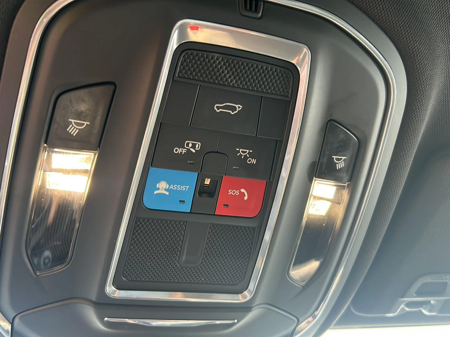 Used 2023 Metallic Jeep Altitude image 8