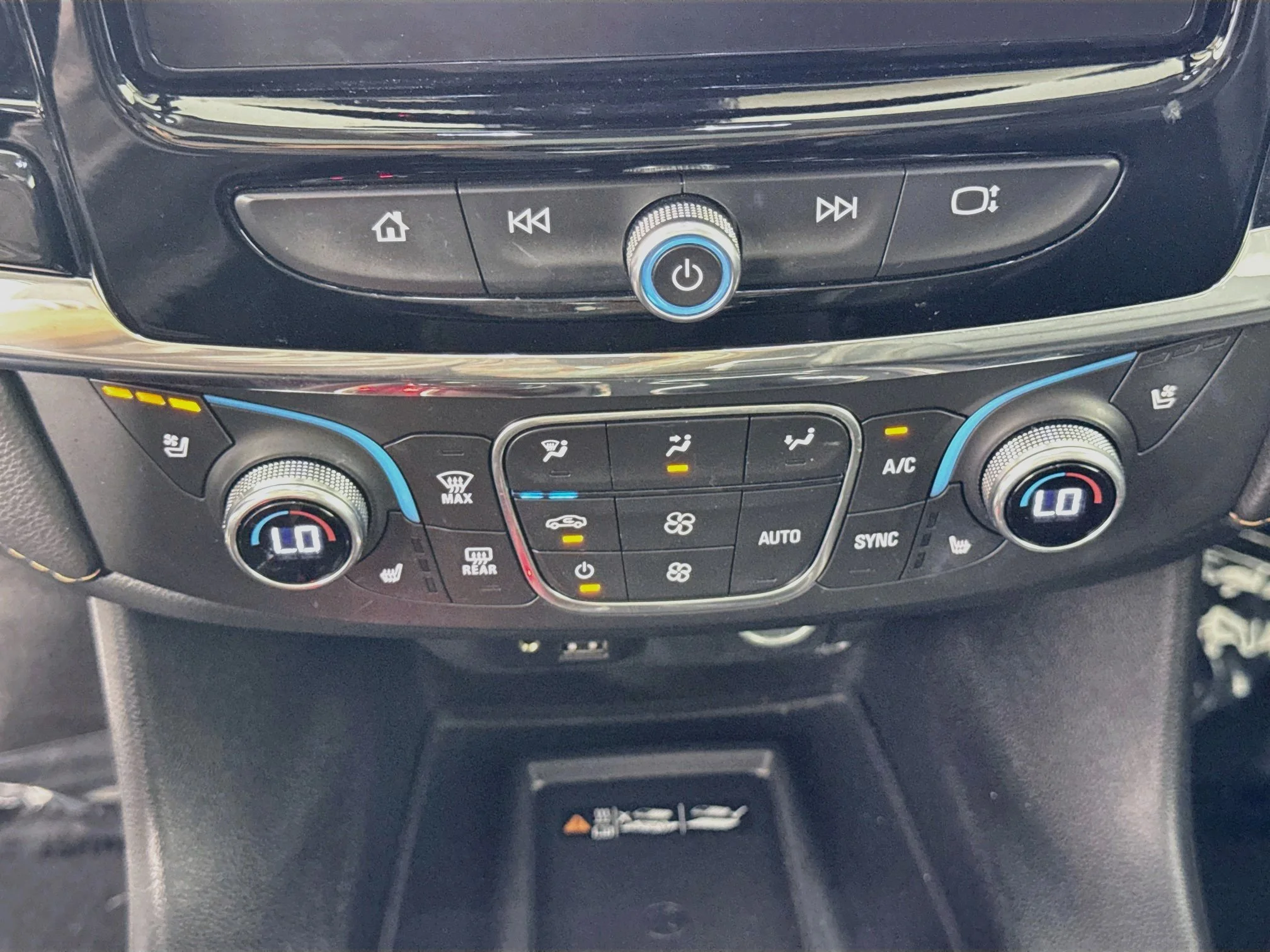Used 2020 SILVER ICE METALLIC Chevrolet Premier image 18