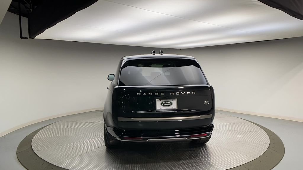 Used 2023  Land Rover SE image 7