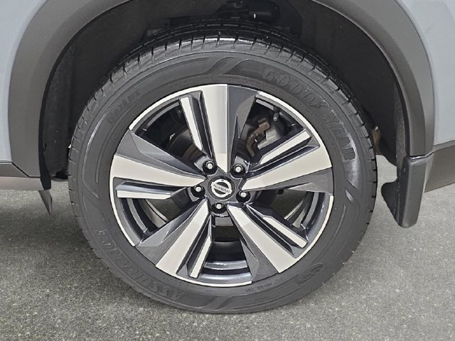 Used 2021 Gray Nissan SL image 30