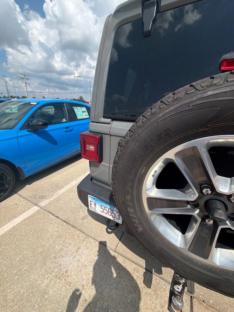 Used 2021 Sting-Gray Clearcoat Jeep Unlimited Sahara image 24