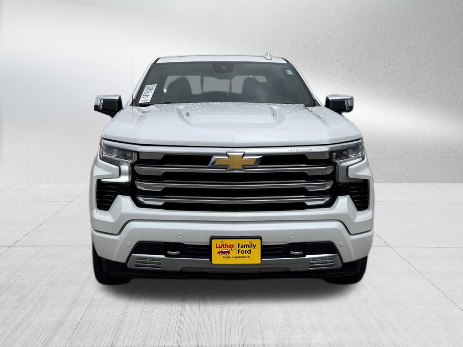 Used 2024 Iridescent Pearl Tricoat Chevrolet High Country image 2