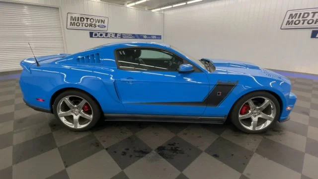 Used 2010 Grabber Blue Ford GT Premium image 9